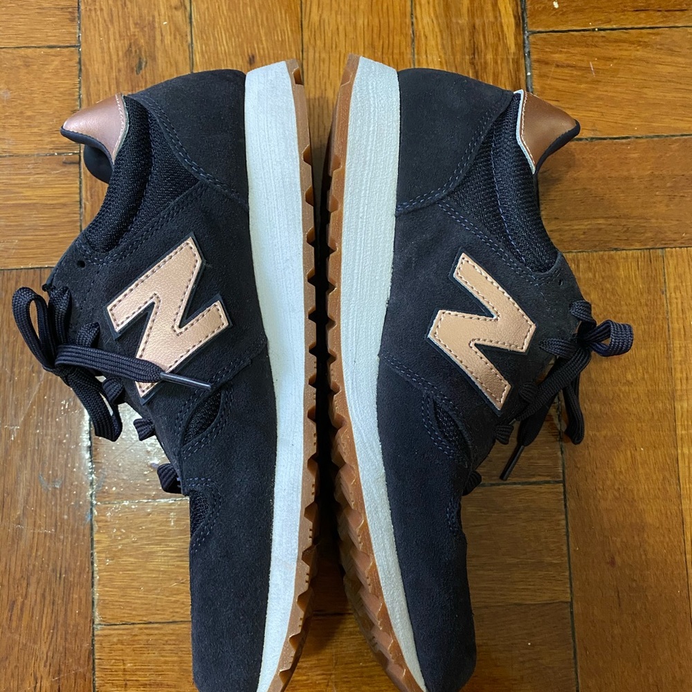 New Balance Navy/Rose Gold. Size 9. Like NEW